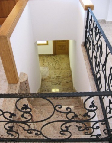 granite stair to floor 3
